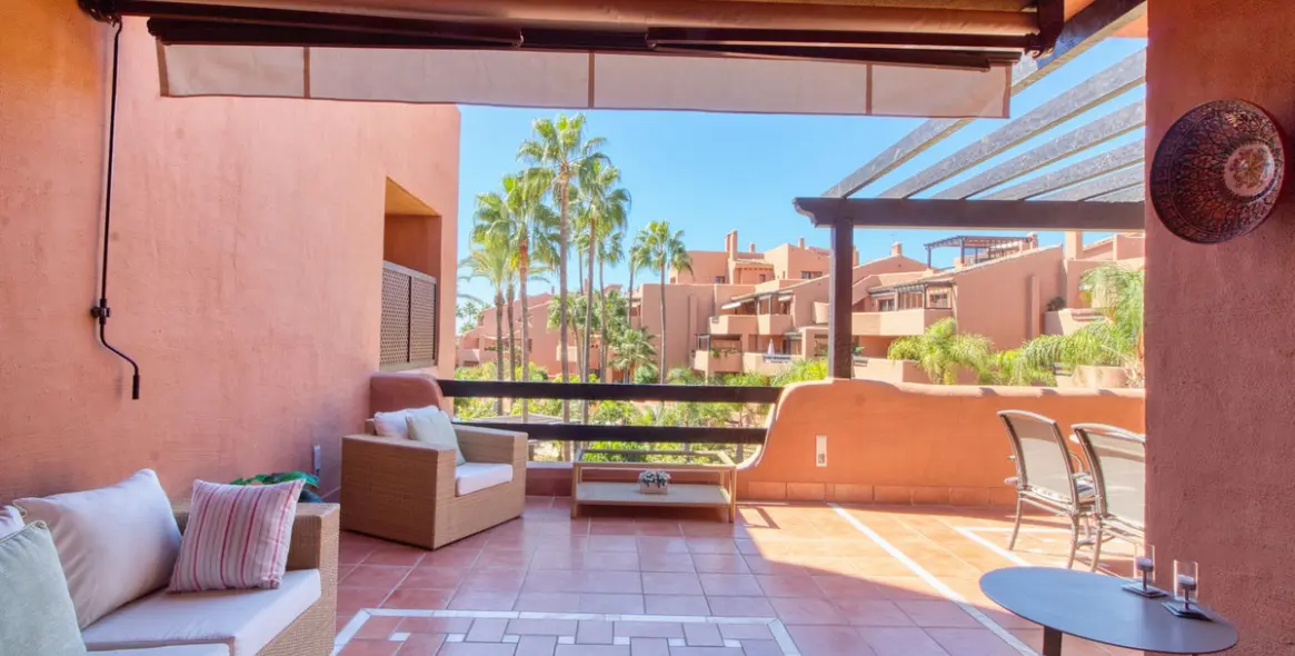 Продажа апартаментов на среднем этаже в Estepona 8