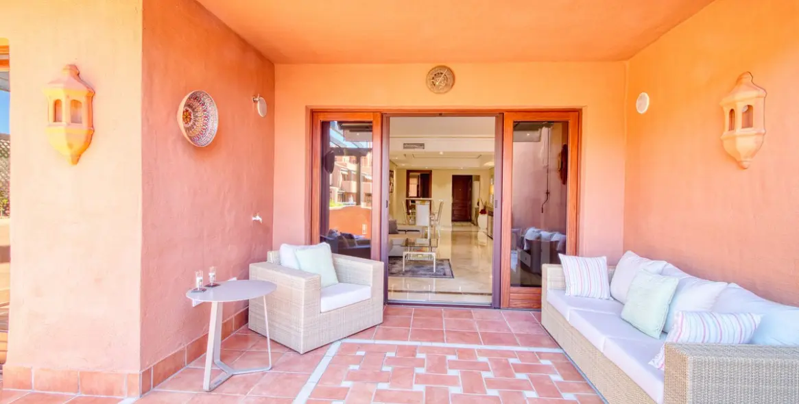 Продажа апартаментов на среднем этаже в Estepona 9