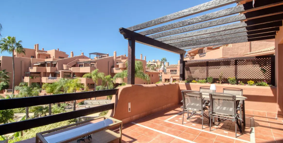 Продажа апартаментов на среднем этаже в Estepona 10