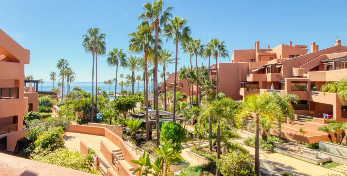 Продажа апартаментов на среднем этаже в Estepona 11