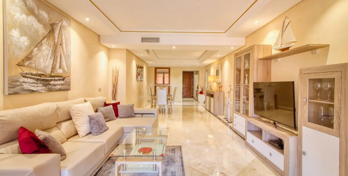 Продажа апартаментов на среднем этаже в Estepona 13