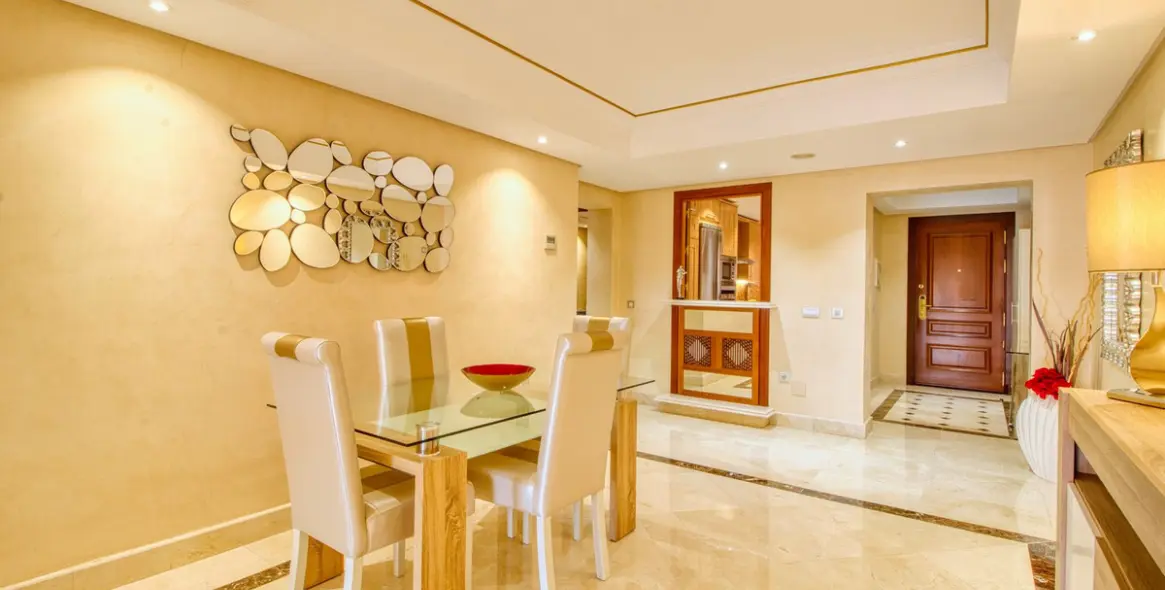 Продажа апартаментов на среднем этаже в Estepona 14