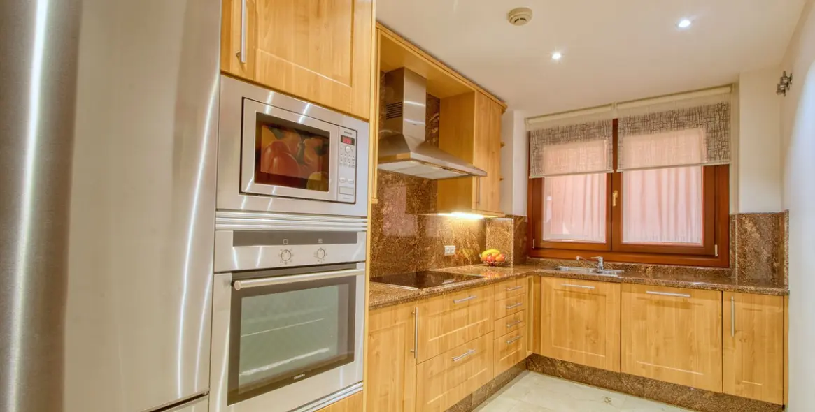 Продажа апартаментов на среднем этаже в Estepona 15