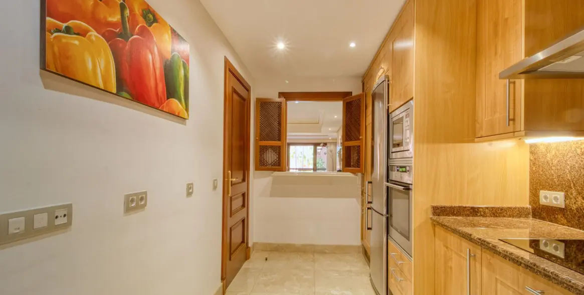 Продажа апартаментов на среднем этаже в Estepona 16