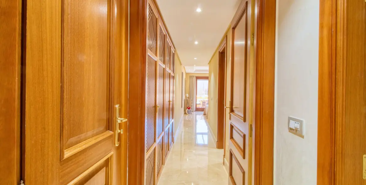 Продажа апартаментов на среднем этаже в Estepona 18