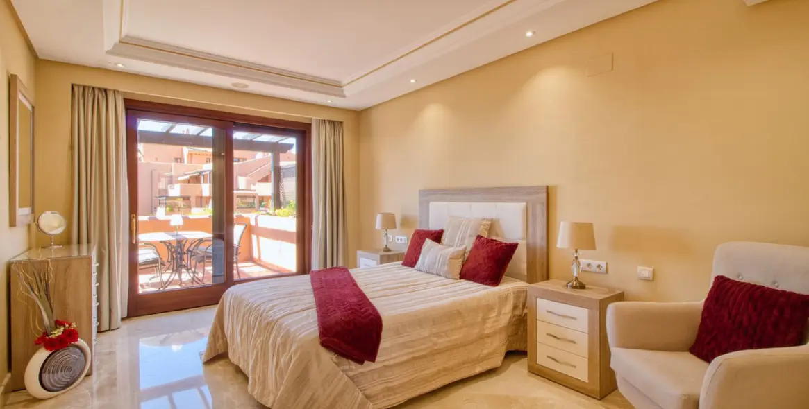 Продажа апартаментов на среднем этаже в Estepona 19