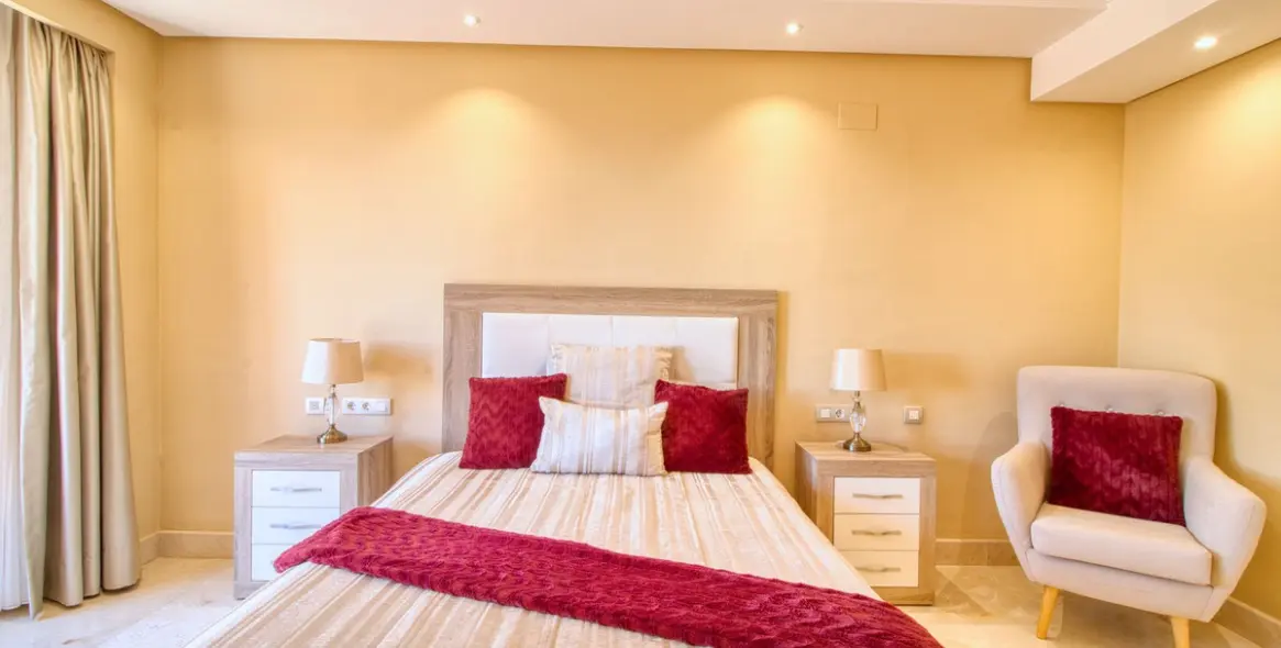 Продажа апартаментов на среднем этаже в Estepona 20