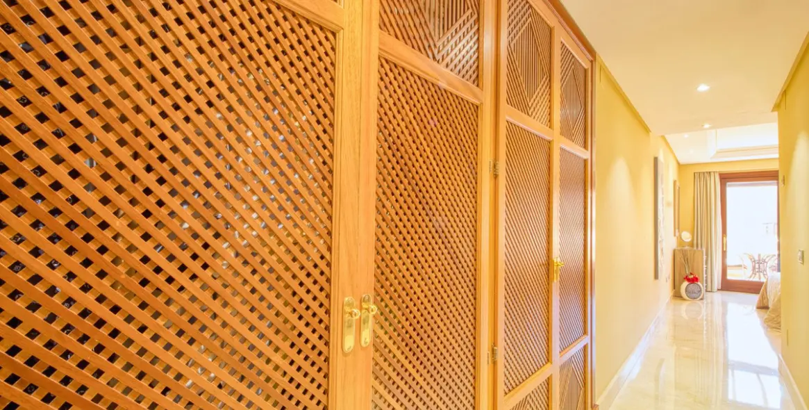 Sale of middle floor apartment in Estepona 22