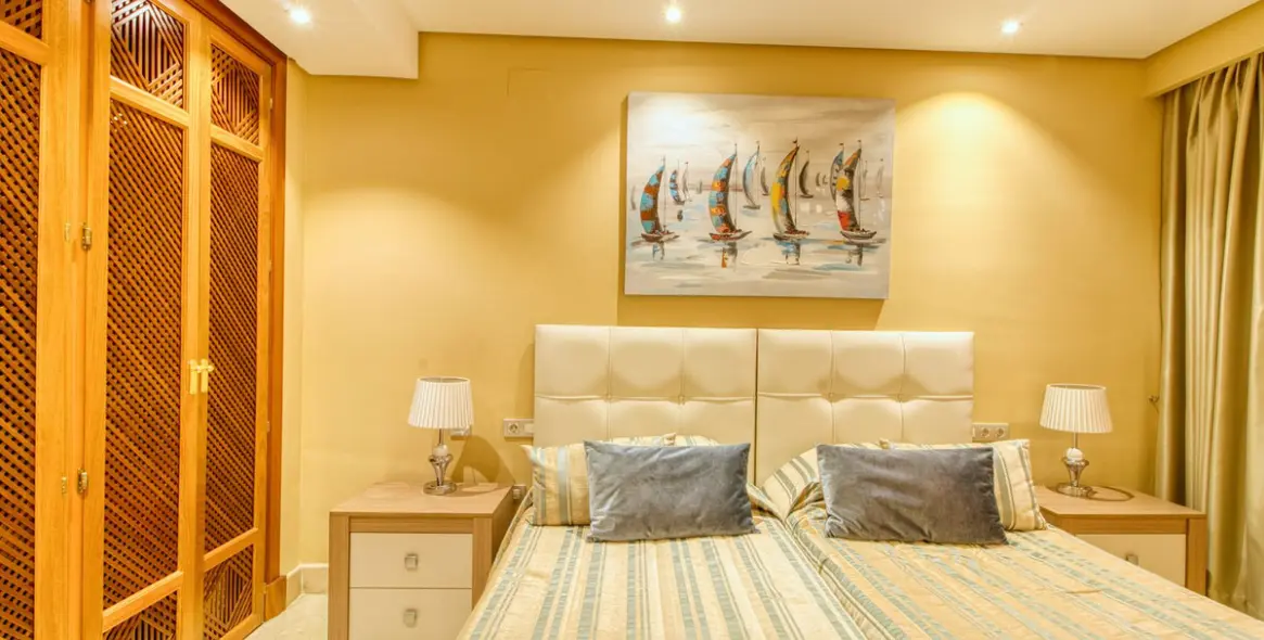 Sale of middle floor apartment in Estepona 27