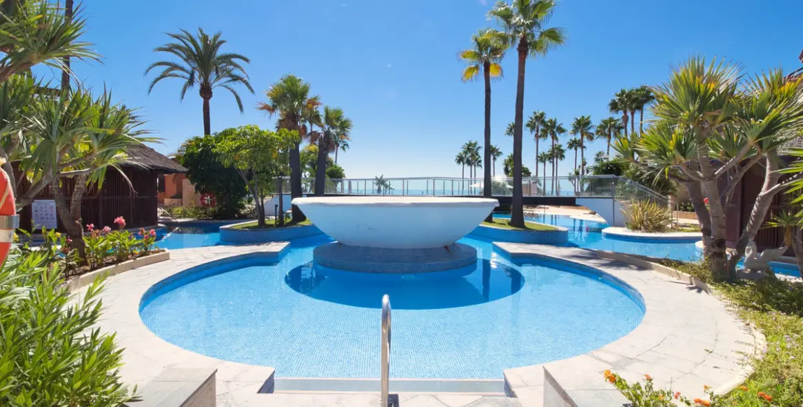 Sale of middle floor apartment in Estepona 34