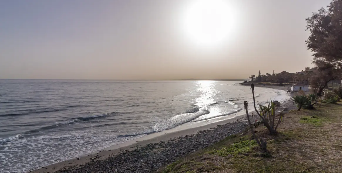 Sale of middle floor apartment in Estepona 46