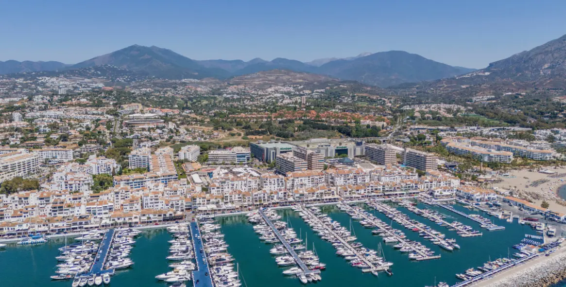 Продажа апартаментов на среднем этаже в Puerto Banús 1