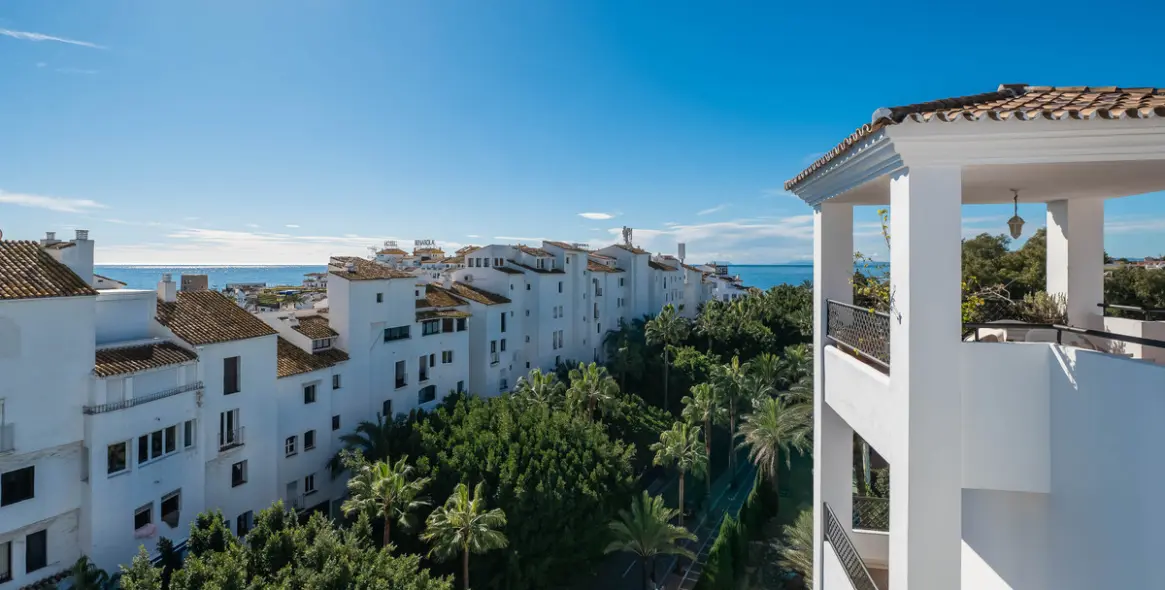 Продажа апартаментов на среднем этаже в Puerto Banús 9