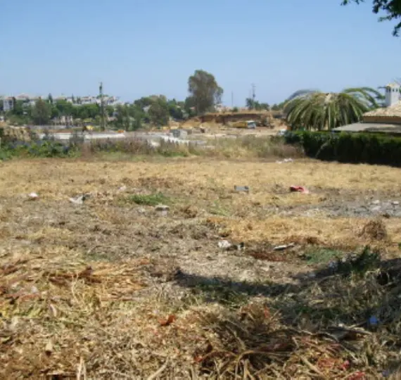Продажа  жилого участка в Estepona
