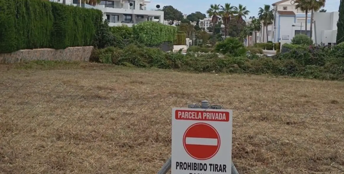 Sale of residential plot in Estepona 2