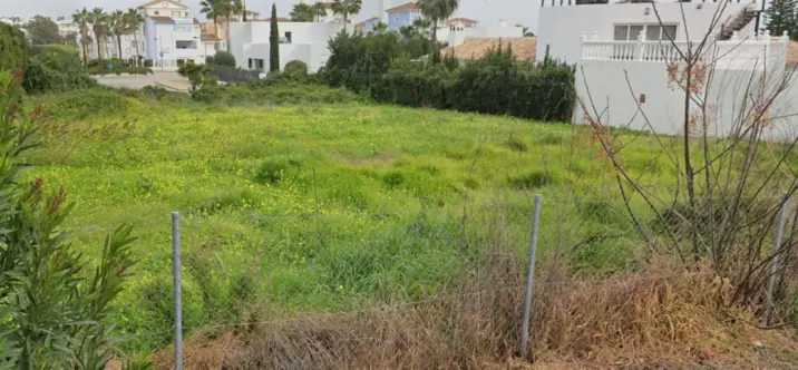 Venta de parcela residencial en Estepona 2