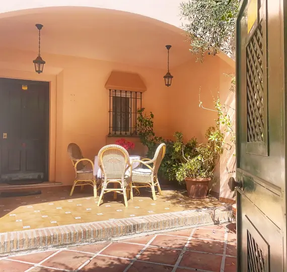 Продажа дома на две семьи в Guadalmina Alta