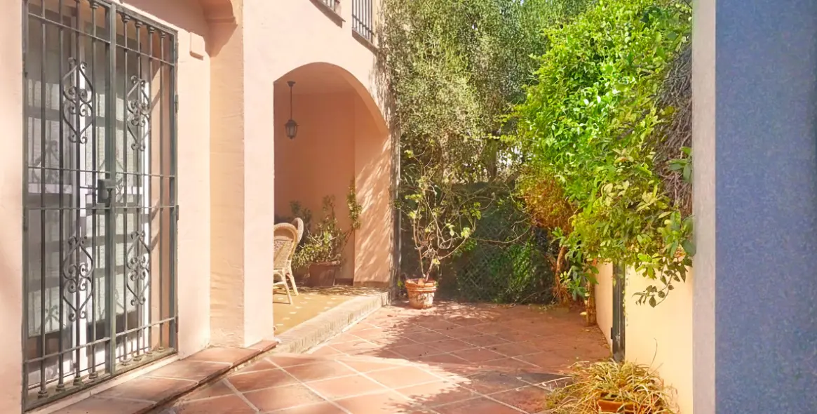Sale of semi-detached house in Guadalmina Alta 2