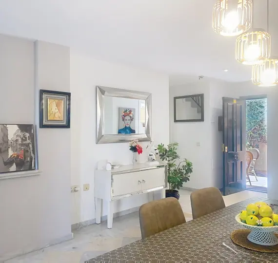 Продажа дома на две семьи в Guadalmina Alta