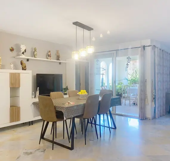 Продажа дома на две семьи в Guadalmina Alta