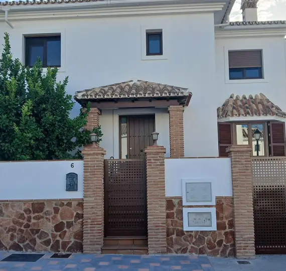 Venta de villa independiente en Los Pacos