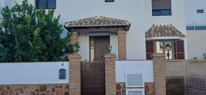 Venta de villa independiente en Los Pacos 0