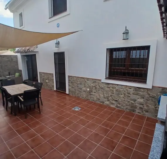 Venta de villa independiente en Los Pacos