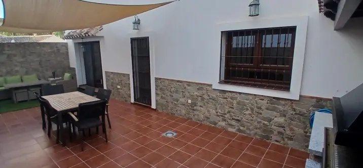 Venta de villa independiente en Los Pacos 1