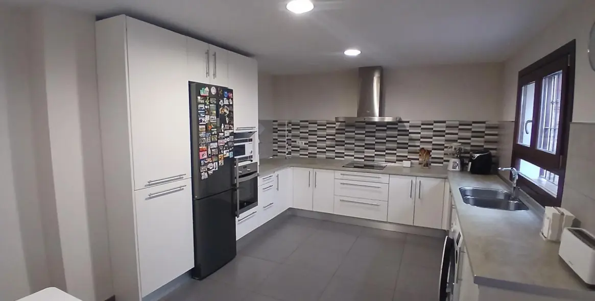 Продажа  отдельно стоящей виллы в Los Pacos 3