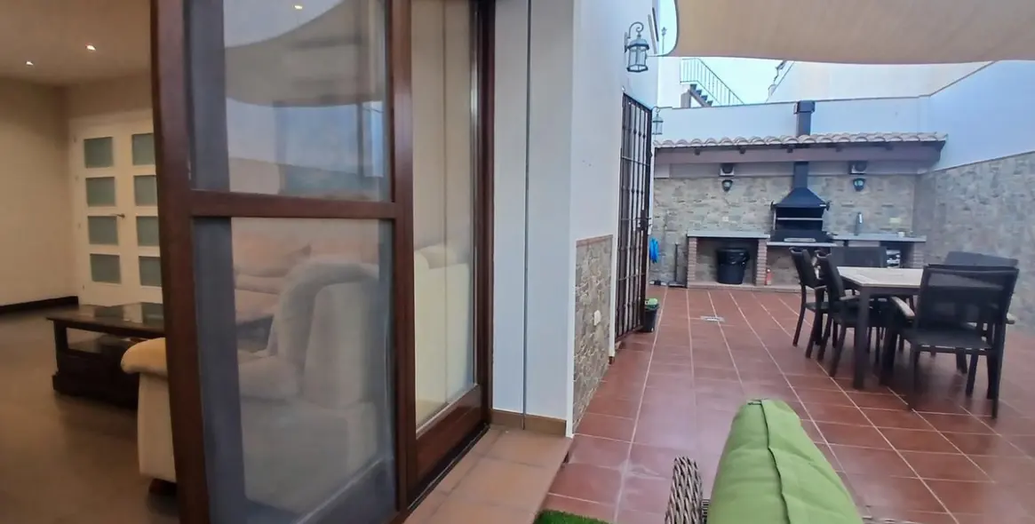 Продажа  отдельно стоящей виллы в Los Pacos 6