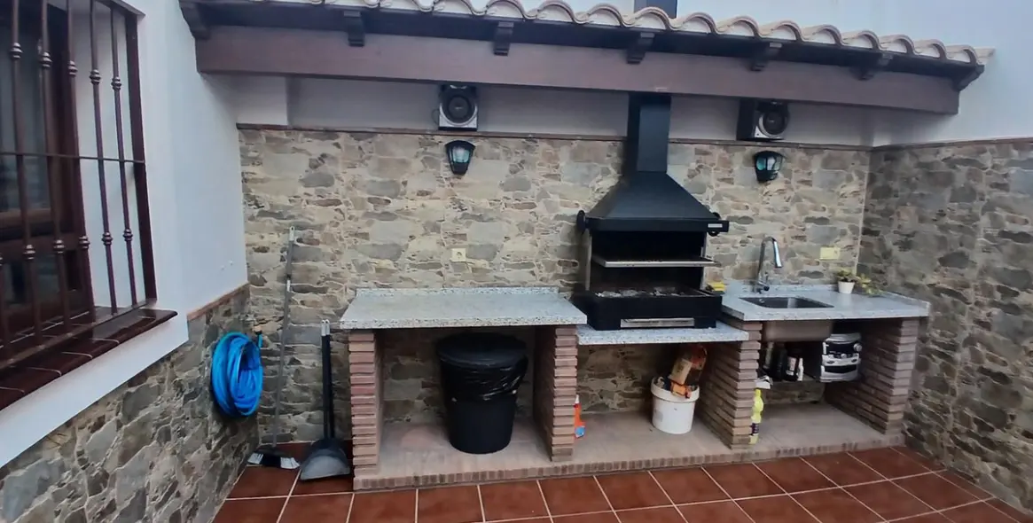 Продажа  отдельно стоящей виллы в Los Pacos 7