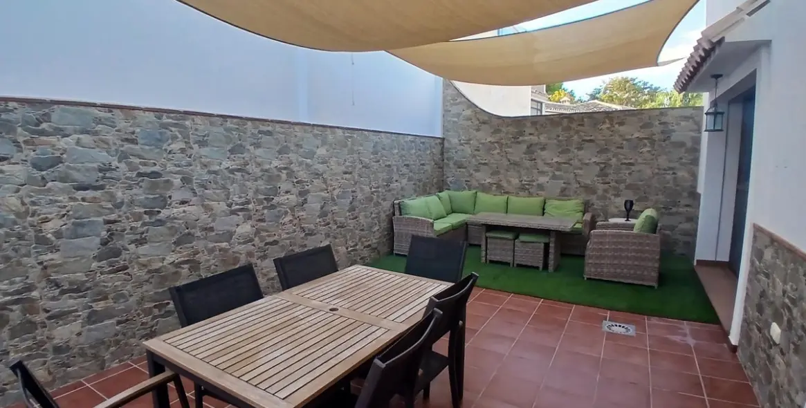 Продажа  отдельно стоящей виллы в Los Pacos 15