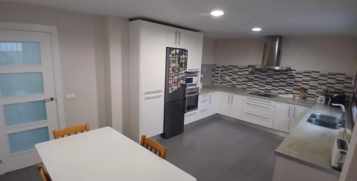 Продажа  отдельно стоящей виллы в Los Pacos 18