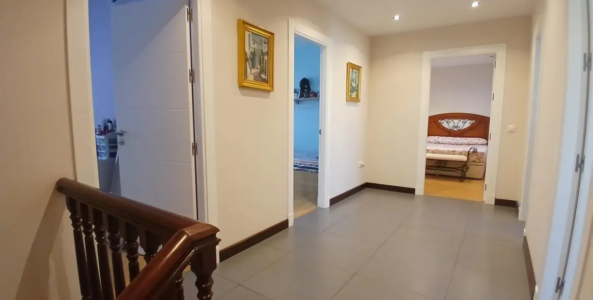 Продажа  отдельно стоящей виллы в Los Pacos 20