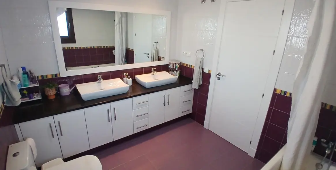 Продажа  отдельно стоящей виллы в Los Pacos 24