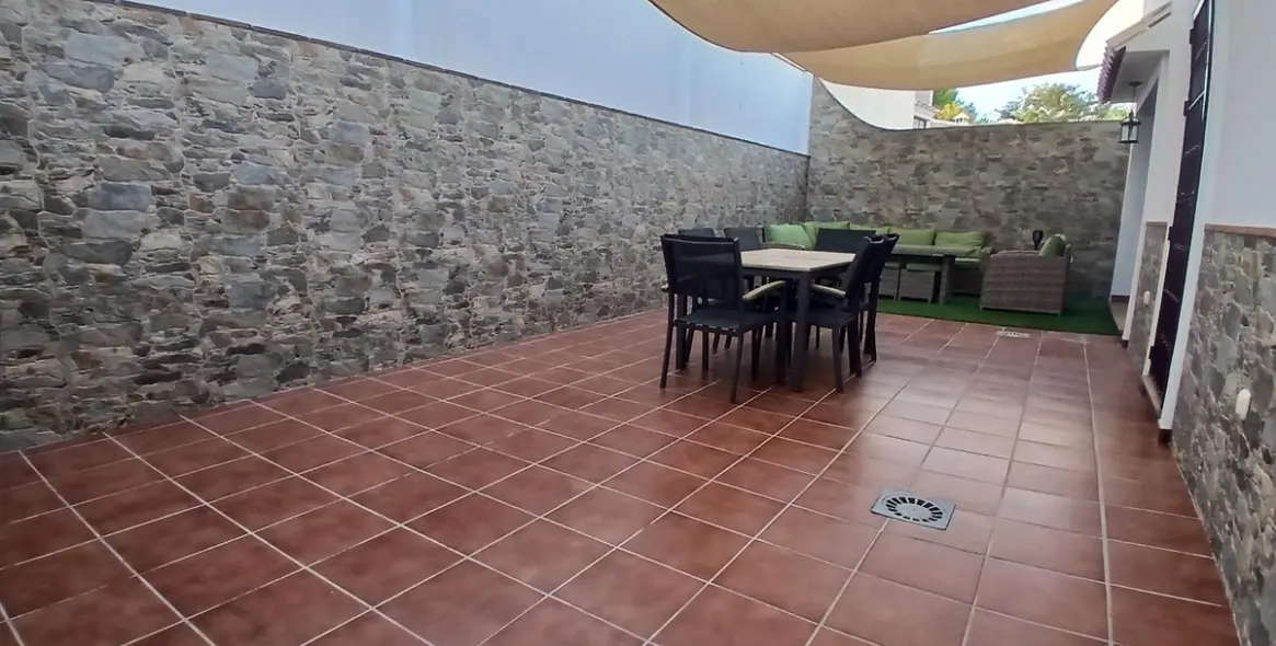 Продажа  отдельно стоящей виллы в Los Pacos 30