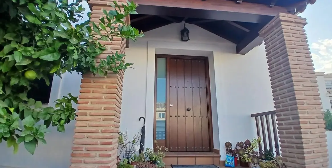 Продажа  отдельно стоящей виллы в Los Pacos 31