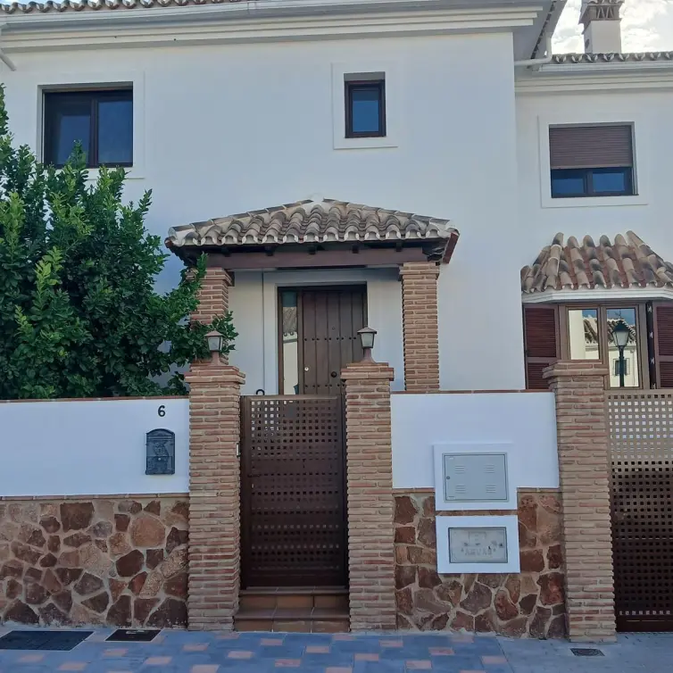 Venta de villa independiente en Los Pacos