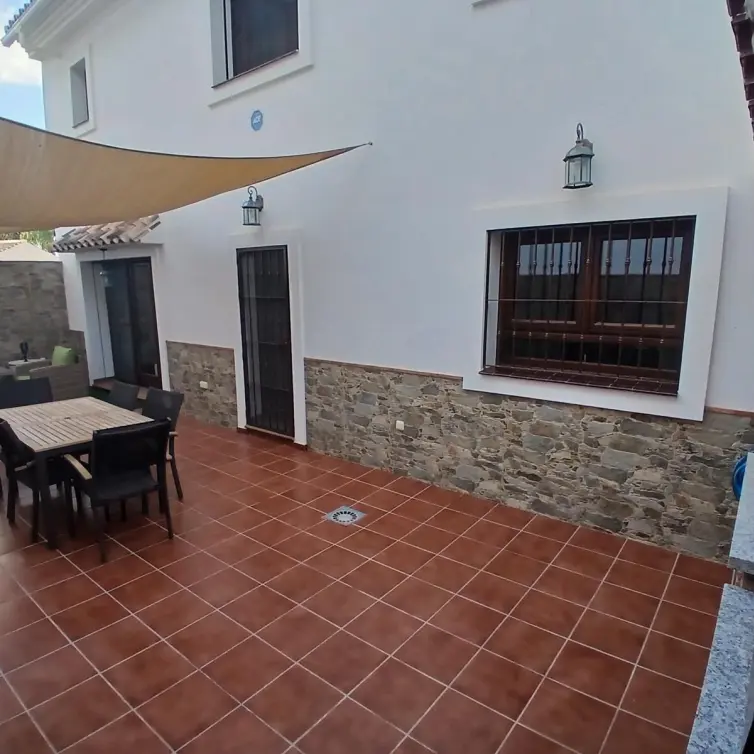 Venta de villa independiente en Los Pacos