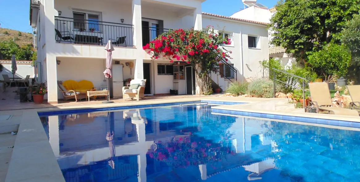 Продажа  отдельно стоящей виллы в Benalmadena 1