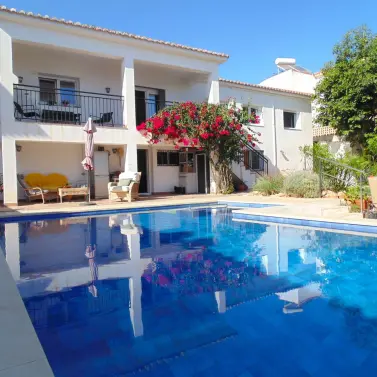 Продажа  отдельно стоящей виллы в Benalmadena