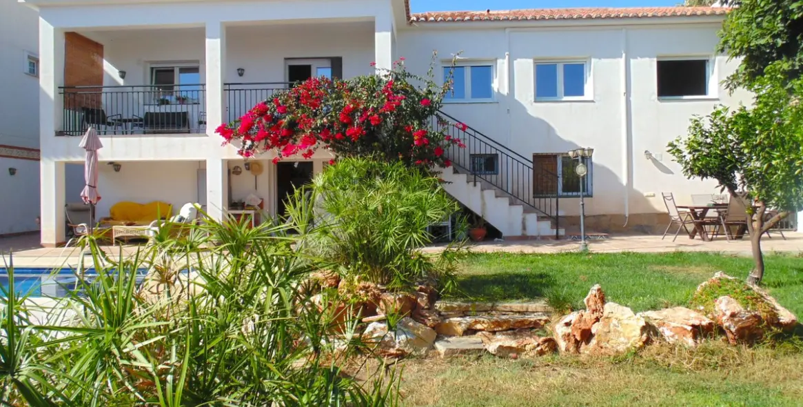 Продажа  отдельно стоящей виллы в Benalmadena 2