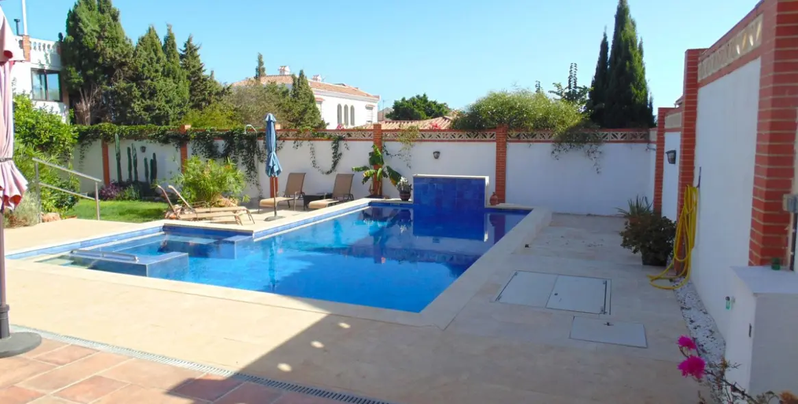 Продажа  отдельно стоящей виллы в Benalmadena 25