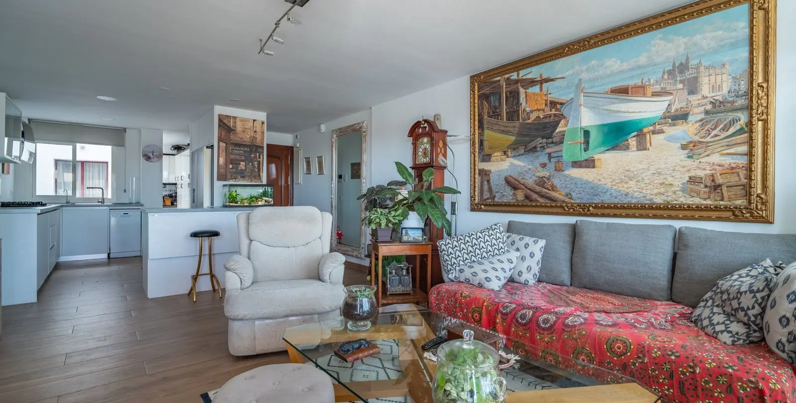 Sale of middle floor apartment in El Palo 4