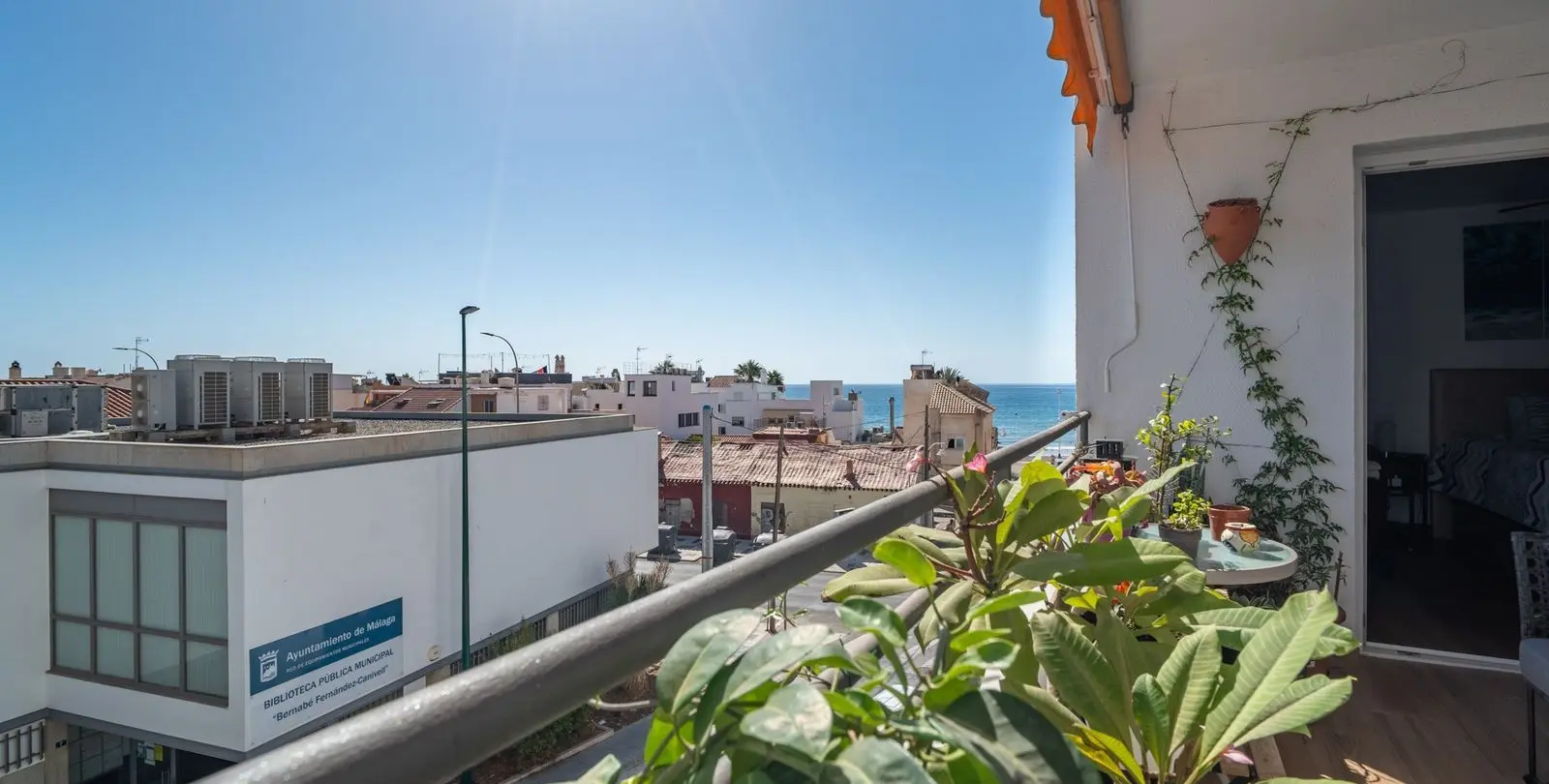 Sale of middle floor apartment in El Palo 5