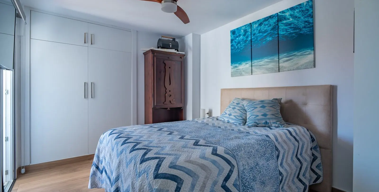 Sale of middle floor apartment in El Palo 9