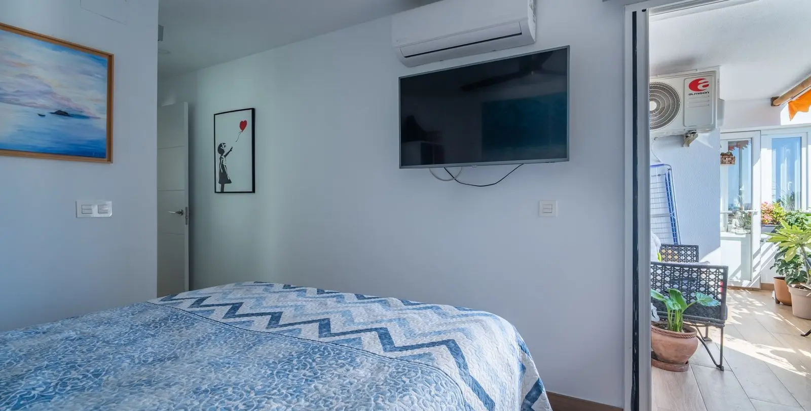 Sale of middle floor apartment in El Palo 10