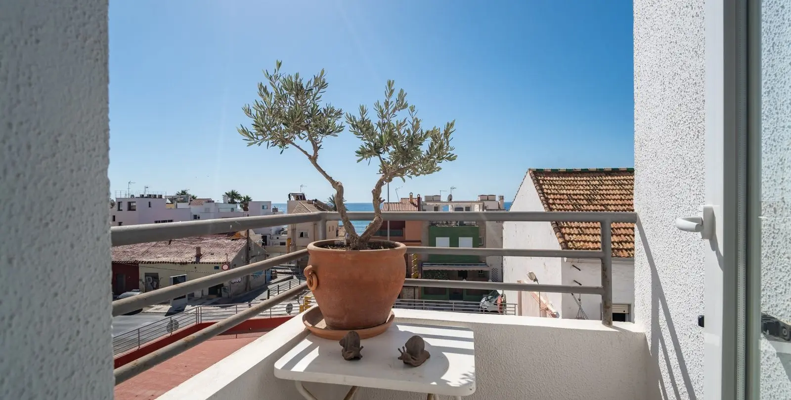 Sale of middle floor apartment in El Palo 13