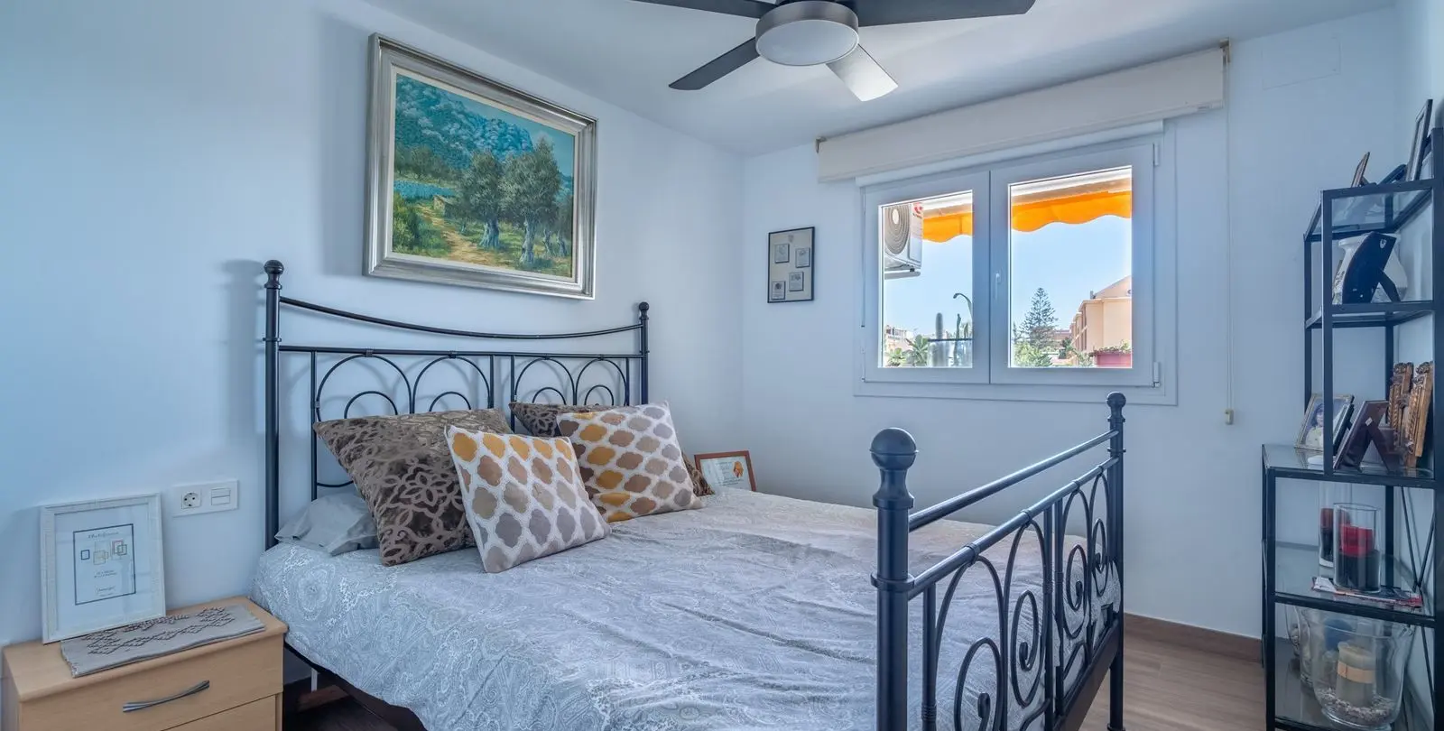 Sale of middle floor apartment in El Palo 14