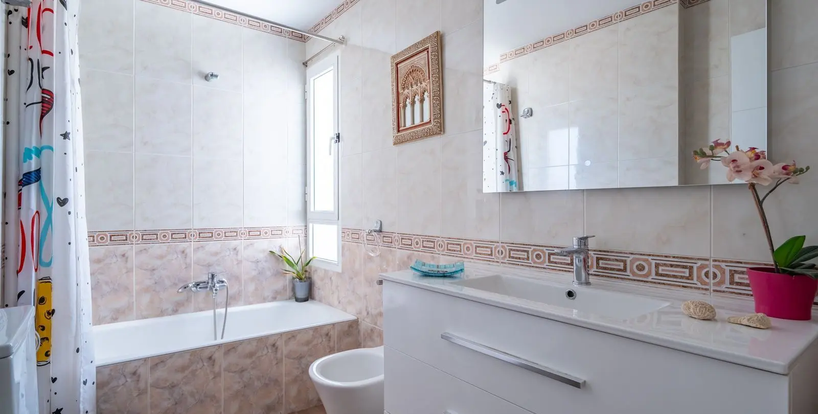 Sale of middle floor apartment in El Palo 16